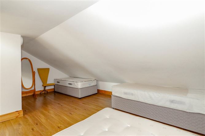 Derrymore, 61A Upper Newcastle Road, Newcastle, Galway