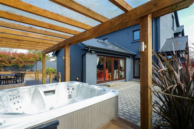 Derrymore, 61A Upper Newcastle Road, Newcastle, Galway