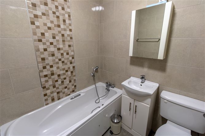 Photo 6 of 10 — 12 Oaklands Court, Ballinalee Road, Longford, Longford